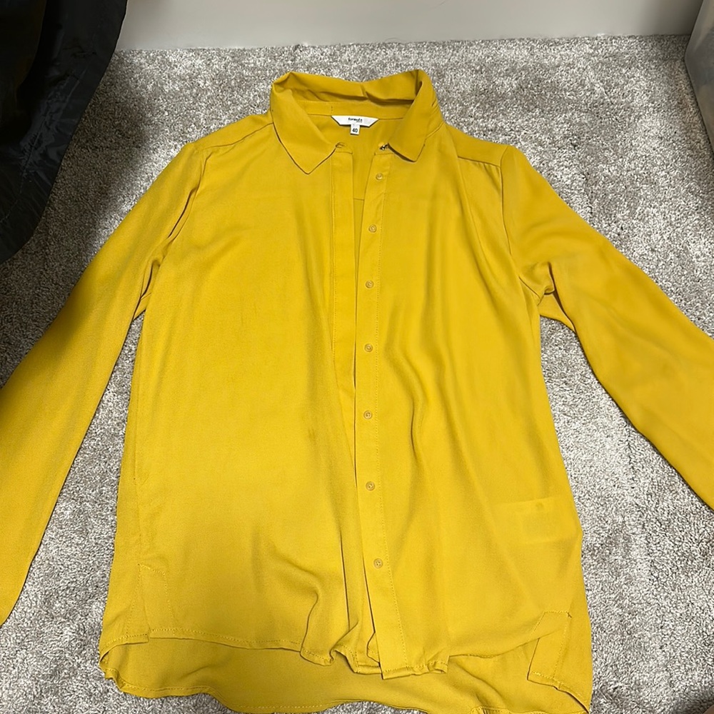 Formula Joven size 40 (L) burnt yellow blouse.